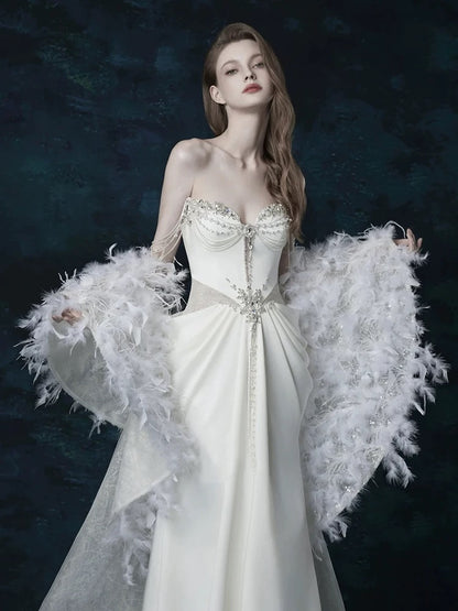 Robe de mariée longue d'été, style sirène sexy, ornée de perles argentées et de pierres précieuses. Robe de mariée élégante AU383