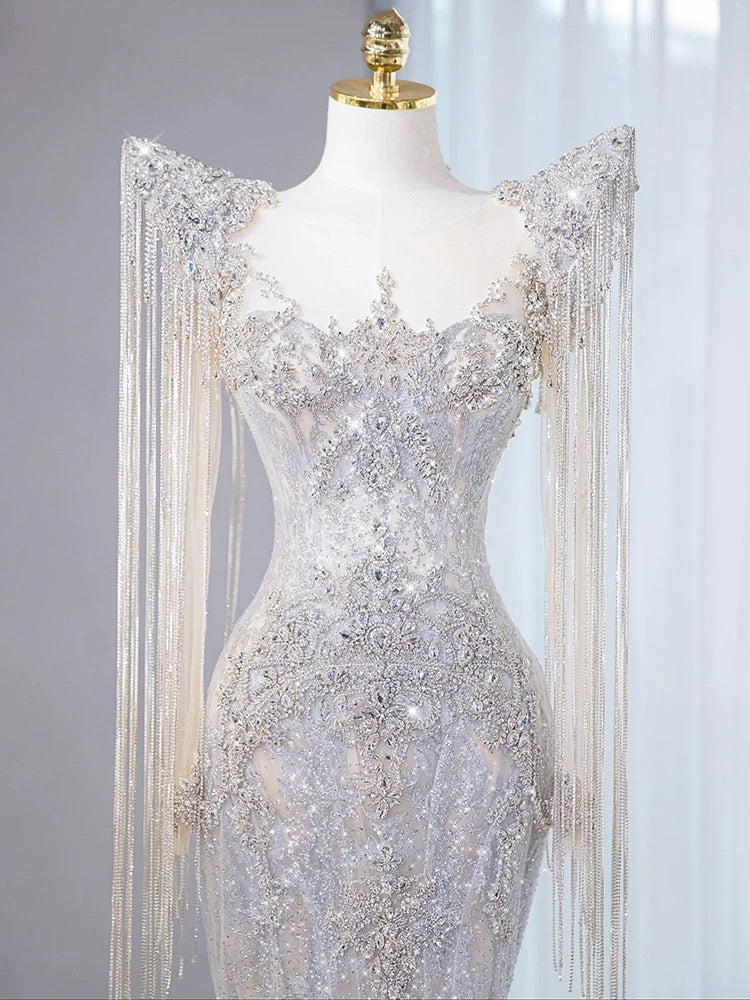 Robe de mariée longue d'été, sirène sexy, col rond, en tulle ornée de perles argentées et de pierres précieuses. Robe de mariée élégante AU387