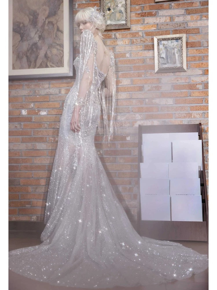 Robe de mariée longue d'été, sirène sexy, col rond, en tulle ornée de perles argentées et de pierres précieuses. Robe de mariée élégante AU387