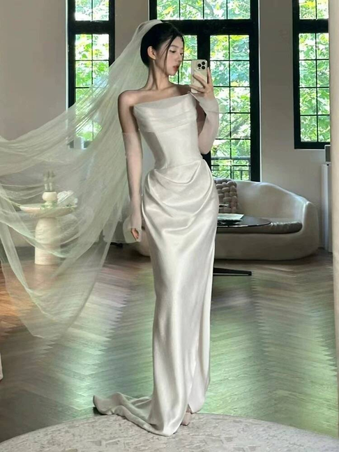 Romantic Sheath Strapless Satin White Wedding Gown Fairytale Bride Gown Wedding Dresses AU462