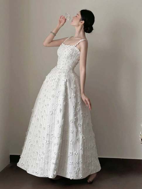 Modest Ball Gown Spaghetti Straps Satin White Wedding Dress Fairytale Flowers Wedding Dresses AU468