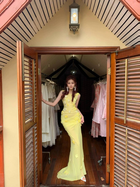 Robe de bal élégante en satin et dentelle jaune, style sirène, col rond, tenue de soirée pour 16e anniversaire, robe de remise de diplôme, AU481