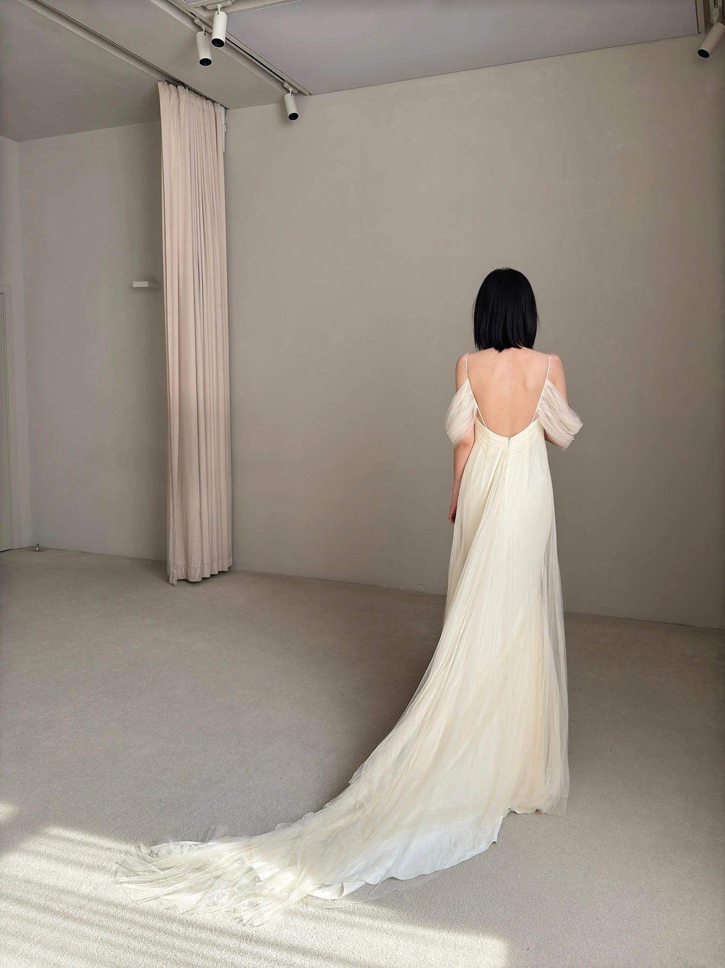Robe de mariée intemporelle en tulle ivoire à bretelles spaghetti et coupe trapèze, tenue de mariage de conte de fées, AU484