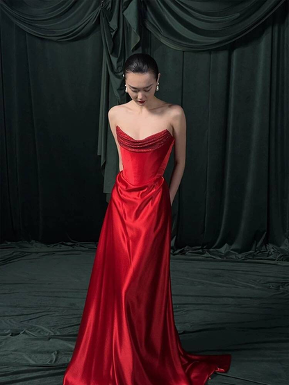 Robe de bal longue en satin rouge, élégante, style sirène, décolleté en cœur, inspiration robe de bal, robe de remise de diplôme, AU489