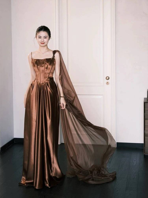Robe de bal longue marron vintage à bretelles spaghetti, coupe trapèze, tenue de soirée pour 16e anniversaire, robe de remise de diplôme, AU490