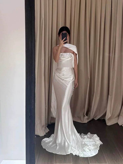 Robe de mariée sirène intemporelle à une épaule sans manches en satin ivoire Robes de mariée de conte de fées AU501