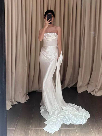 Robe de mariée sirène intemporelle à une épaule sans manches en satin ivoire Robes de mariée de conte de fées AU501