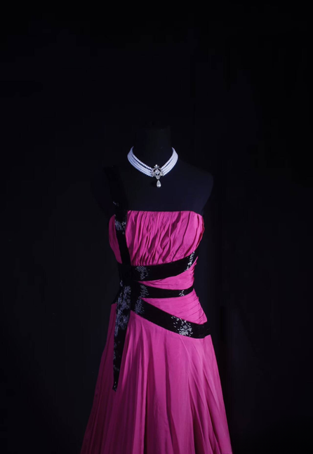 Robe de bal élégante en mousseline de soie, coupe trapèze, sans bretelles, longueur au sol, inspiration robes de bal longues AU521