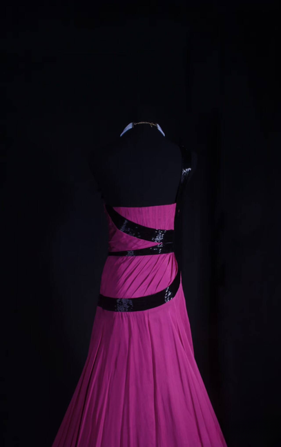 Robe de bal élégante en mousseline de soie, coupe trapèze, sans bretelles, longueur au sol, inspiration robes de bal longues AU521