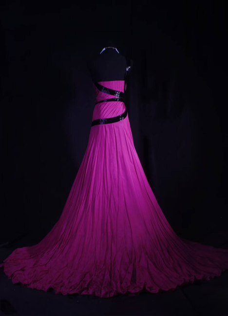 Robe de bal élégante en mousseline de soie, coupe trapèze, sans bretelles, longueur au sol, inspiration robes de bal longues AU521