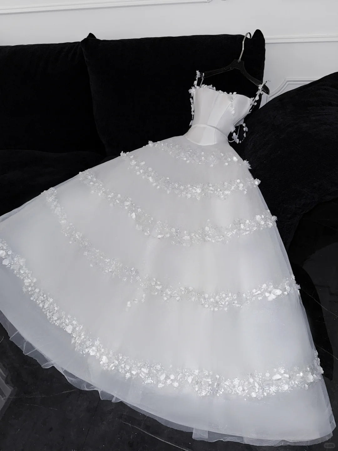 Fairy-tale Ball Gown Spaghetti Straps Tulle Beaded Fitted Wedding Dress Bride Gowns Wedding Dresses AU610