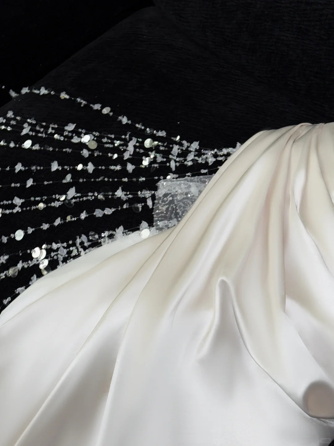 Robe de mariée sirène en satin à décolleté cœur, ornée de perles, coupe ajustée, style conte de fées, AU611