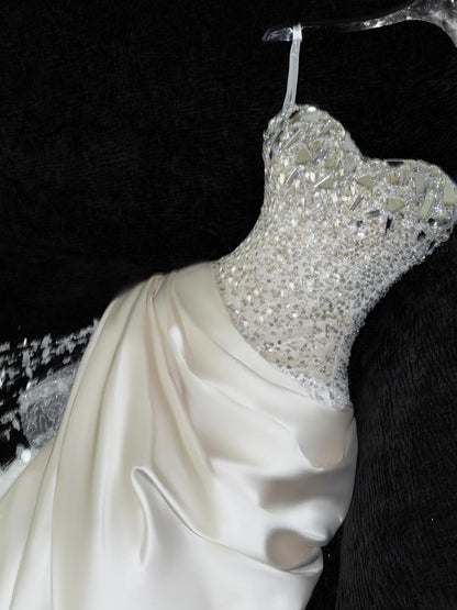 Robe de mariée sirène en satin à décolleté cœur, ornée de perles, coupe ajustée, style conte de fées, AU611