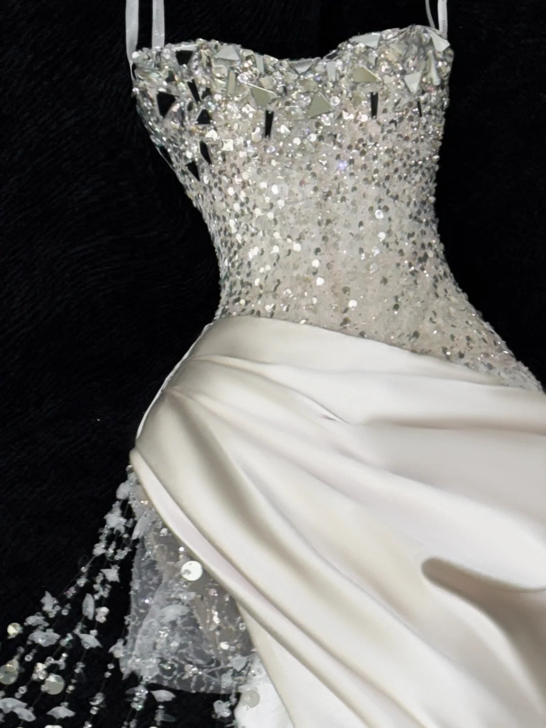 Robe de mariée sirène en satin à décolleté cœur, ornée de perles, coupe ajustée, style conte de fées, AU611