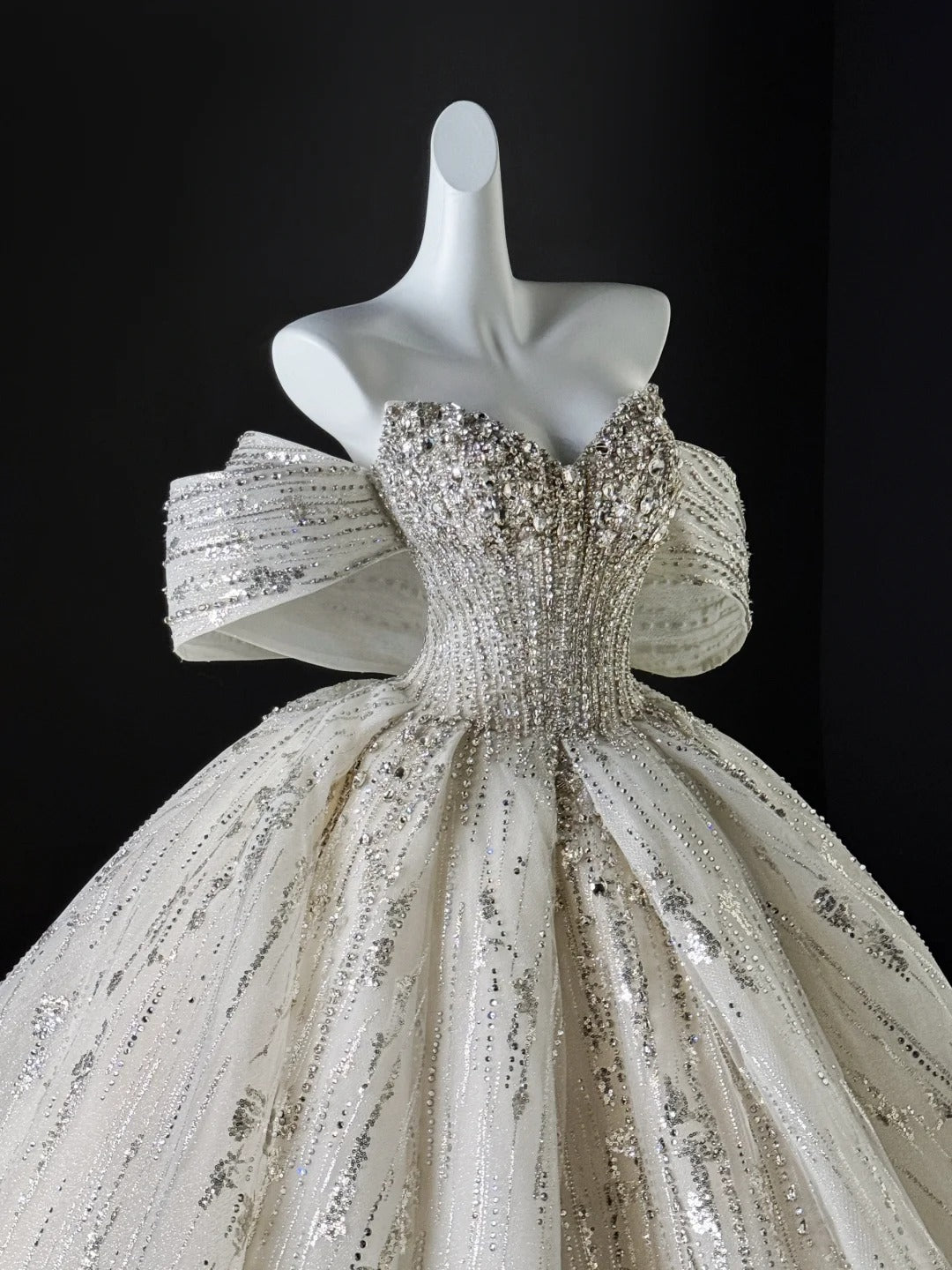 Luxury Ball Gown Sweetheart Sequins Beaded Fitted Corset Wedding Dress Bride Gowns Wedding Dresses AU635