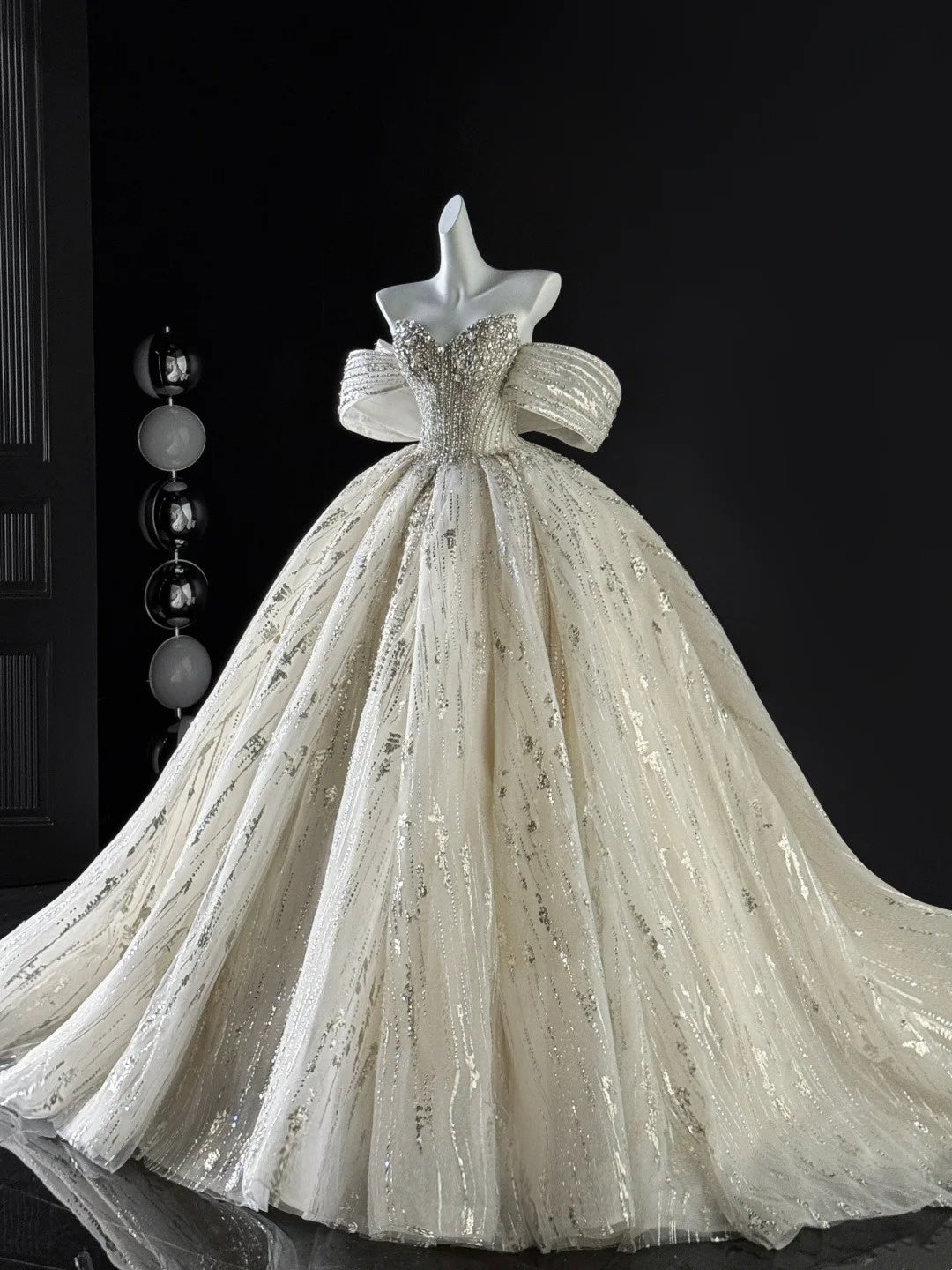 Luxury Ball Gown Sweetheart Sequins Beaded Fitted Corset Wedding Dress Bride Gowns Wedding Dresses AU635
