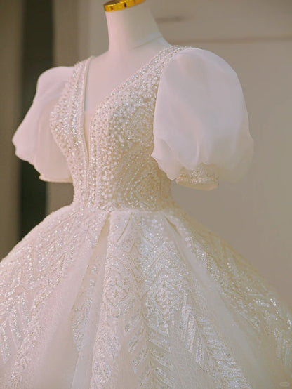 Robe de mariée blanche longue et féerique à paillettes, col en V, manches courtes, style conte de fées, AU879
