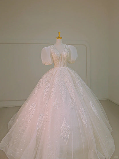 Robe de mariée blanche longue et féerique à paillettes, col en V, manches courtes, style conte de fées, AU879