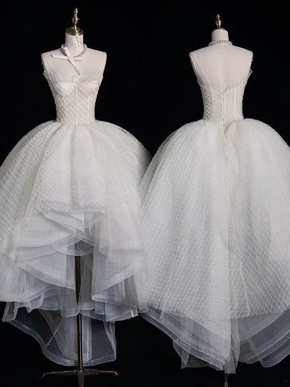 Elegante Ballkleider, asymmetrische, trägerlose weiße Tüllkleider für Abschlussball, Abiturkleid, Outfits zum 20. Geburtstag N507