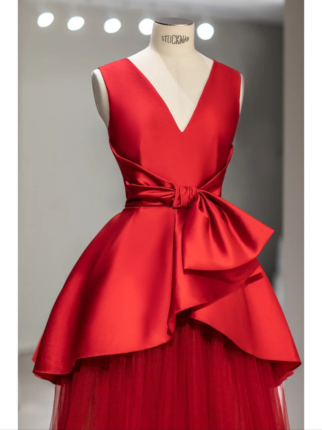 Elegant Ball Gown V Neck Red Tulle Satin Long Prom Dresses Inspo Evening Outfits RB4011