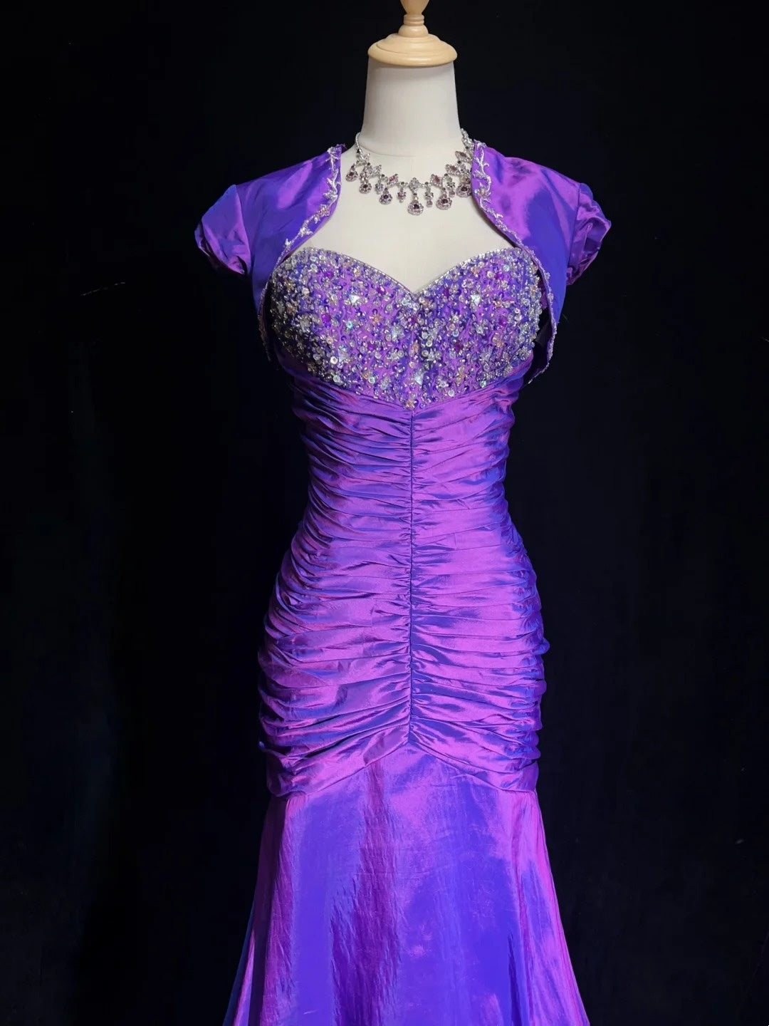 Vintage Ballkleider Inspo Meerjungfrau Herzausschnitt Lila mit Rüschenjacke 80er Jahre Langes Abendkleid N2830