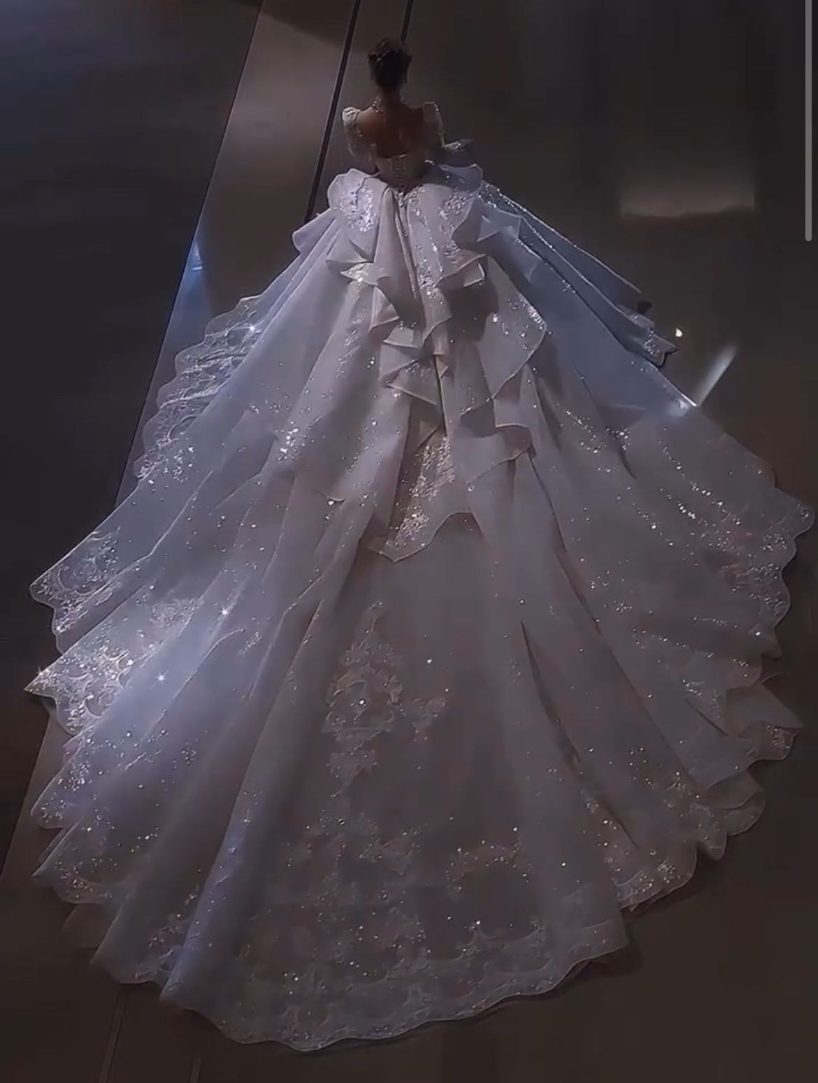 Ethereal Ball Gown Square Neck Long Sleeves Tulle White Long Wedding Dress Beautiful Formal Brides Gown Wedding Dresses B02