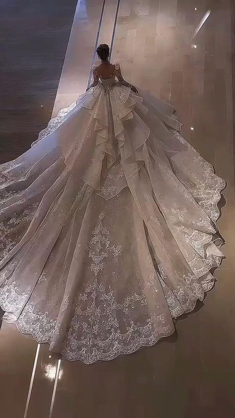 Ethereal Ball Gown Square Neck Long Sleeves Tulle White Long Wedding Dress Beautiful Formal Brides Gown Wedding Dresses B02