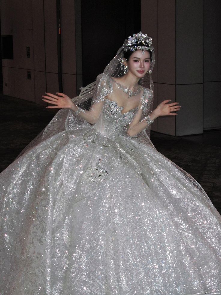 Romantic Ball Gown Sweetheart Silver Appliques Sequin Long Wedding Dress Goddesses Gowns Formal Wedding Dresses B06