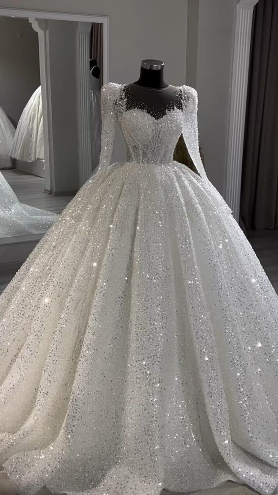 Dreamy Ball Gown Scoop Neck Long Sleeves Sequin White Silver Beads Wedding Dress Fairy Formal Wedding Dresses B115