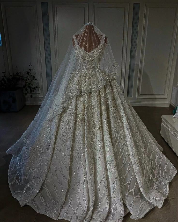 Robe de mariée de rêve à bretelles longues et paillettes blanches, robe de mariée de style féerique, B121