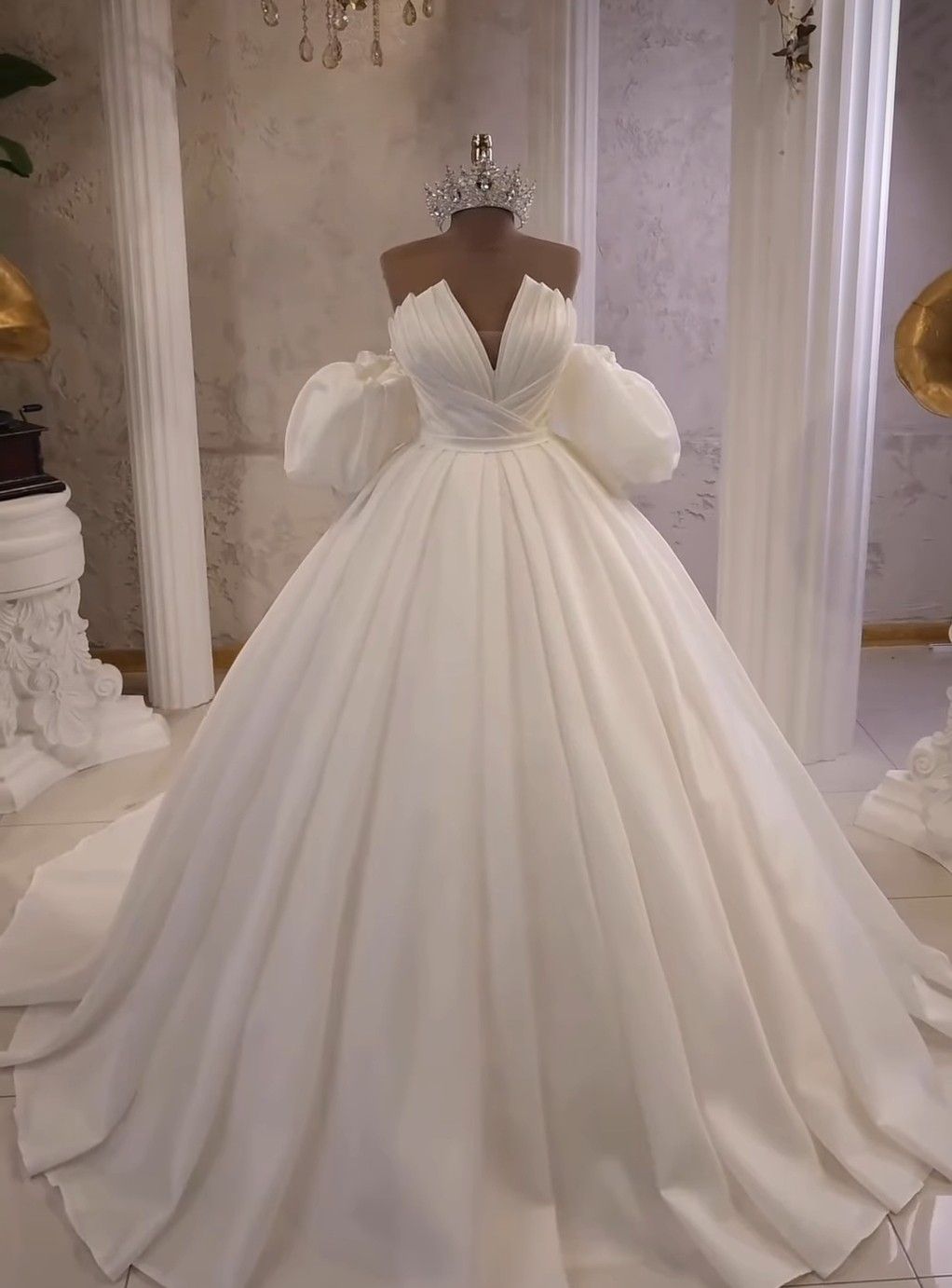 Robe de mariée longue en satin blanc plissé, sans bretelles, style féerique, robe de bal de rêve, B127