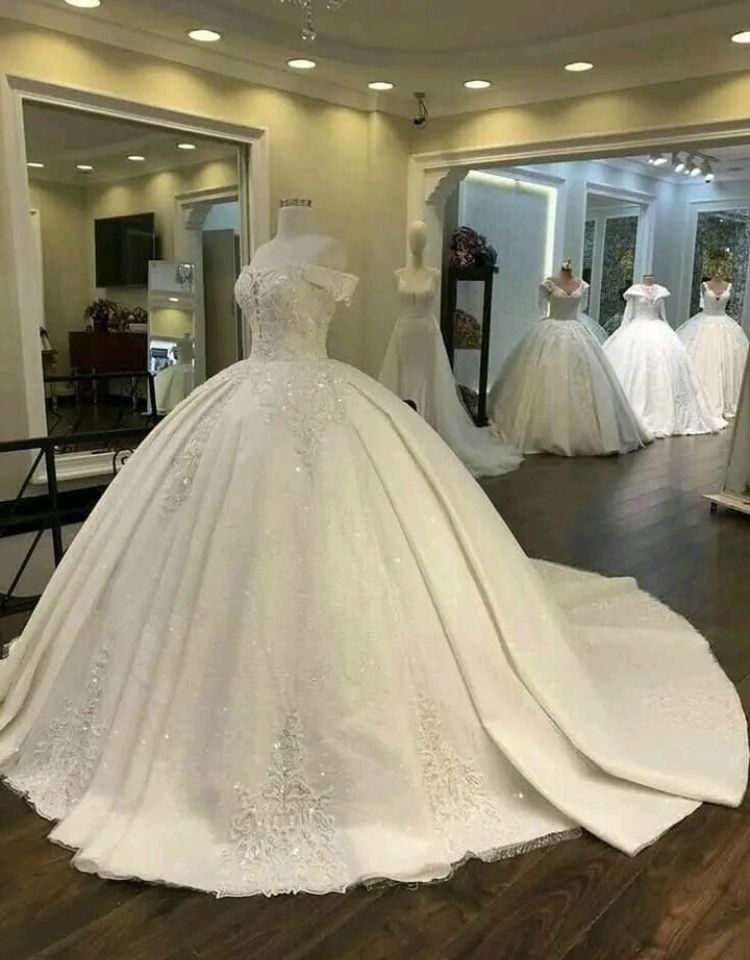 Elegantes Ballkleid Weg Von Der Schulter Kurzen Ärmeln Lange Pailletten Weiß Brautkleid Fee Formale Brautkleider B154