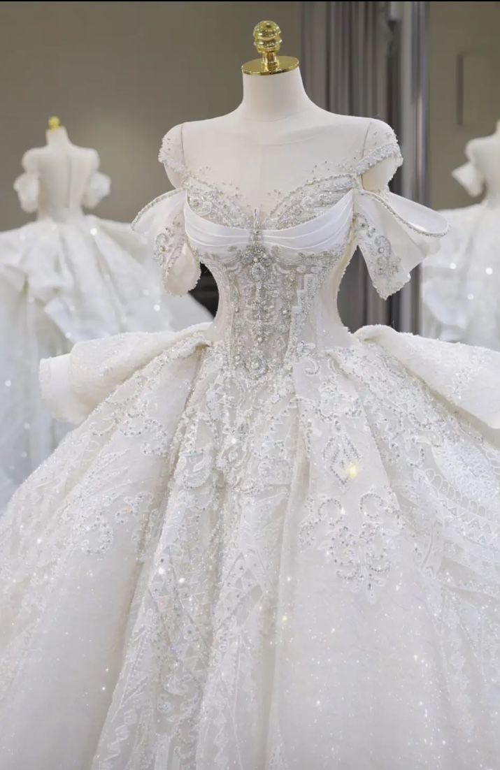 Princess Ball Gown Off The Shoulder Short Sleeves Long Lace Crystal White Wedding Dress Dream Formal Wedding Dresses B166