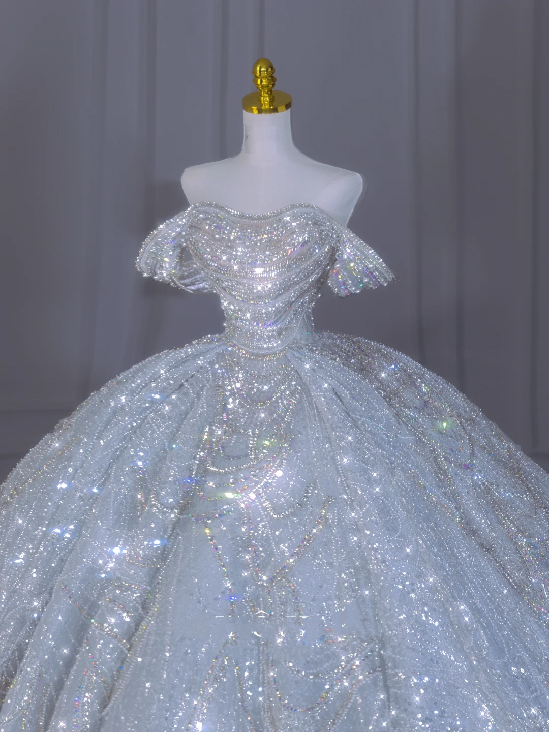 Robe de bal éthérée, épaules dénudées, manches courtes, paillettes longues, cristal blanc scintillant, robe de mariée de rêve B175