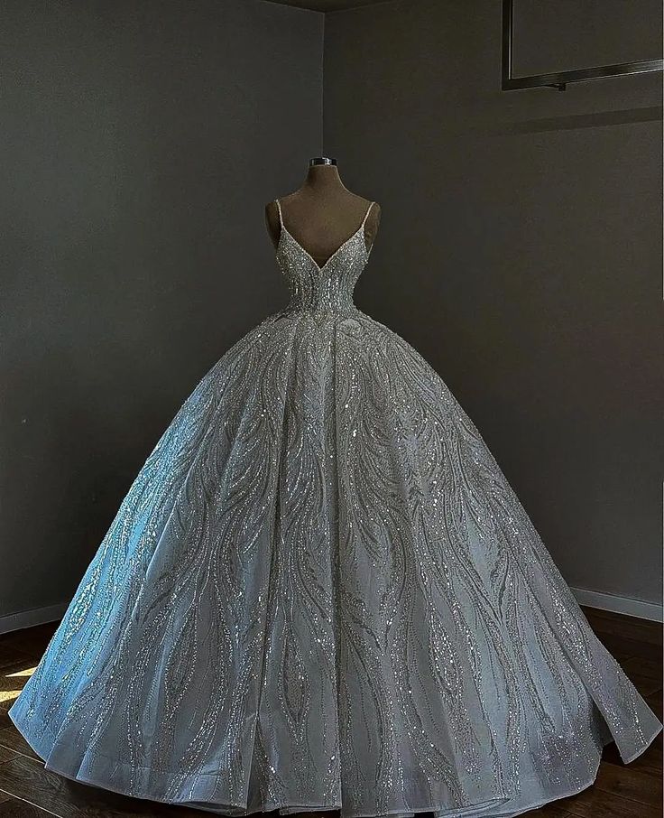 Elegant Ball Gown Spaghetti Straps Long Sequin White Silver Beads Wedding Dress Fairytale Wedding Dresses B178