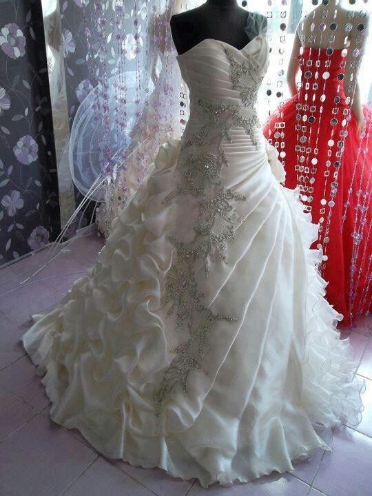 Vintage Ball Gown Sweetheart Long Silver Beads Crystal Satin Wedding Dress Fairytale Wedding Dresses B197