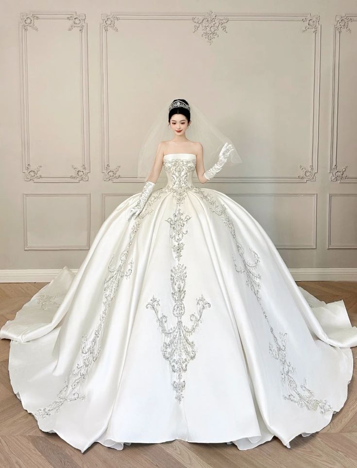 Ethereal Ball Gown Strapless Neck White Satin Lace Long Wedding Dress Fairy Formal Brides Gown Wedding Dresses B22
