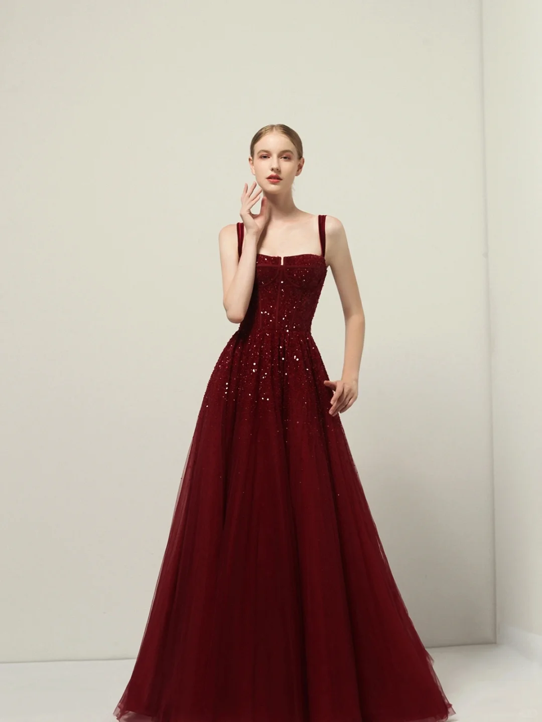 Robe de bal rouge modeste à bretelles spaghetti, inspiration tendance, robe de bal princesse formelle B241
