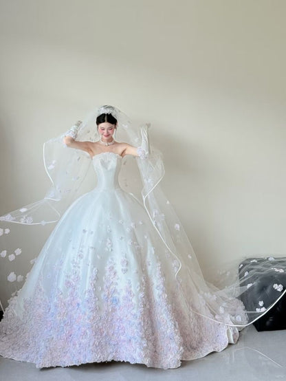 Ethereal Ballkleid Trägerlosen Hals Weiß Satin Lila Blumen Langes Brautkleid Fee Formale Bräute Kleid Brautkleider B25