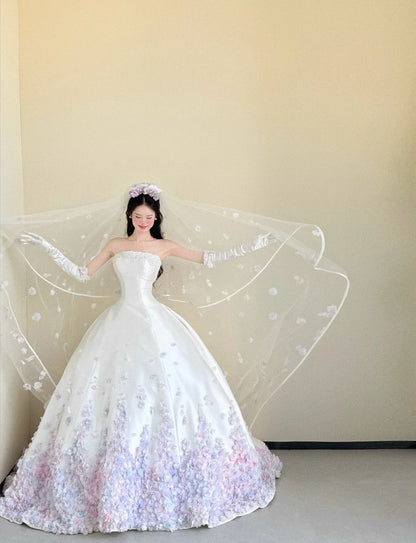 Ethereal Ballkleid Trägerlosen Hals Weiß Satin Lila Blumen Langes Brautkleid Fee Formale Bräute Kleid Brautkleider B25