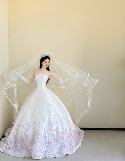 Ethereal Ballkleid Trägerlosen Hals Weiß Satin Lila Blumen Langes Brautkleid Fee Formale Bräute Kleid Brautkleider B25