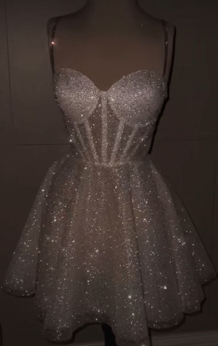Robe de bal courte blanche élégante à bretelles spaghetti et paillettes, coupe trapèze, tenue de soirée pour 16e anniversaire, B283
