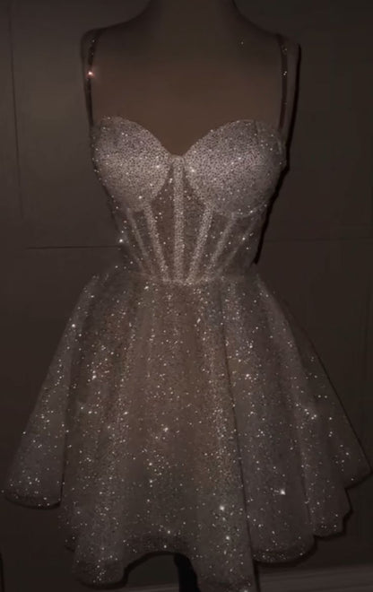 Robe de bal courte blanche élégante à bretelles spaghetti et paillettes, coupe trapèze, tenue de soirée pour 16e anniversaire, B283