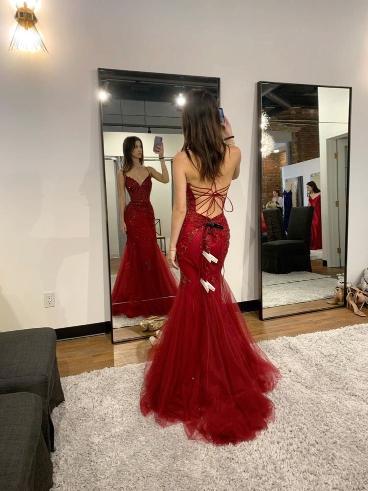 Sexy Meerjungfrau Spaghettiträger Burgunder Spitze Tüll Ballkleider Inspiration Ballkleid Prinzessin Abschlussballkleid B355