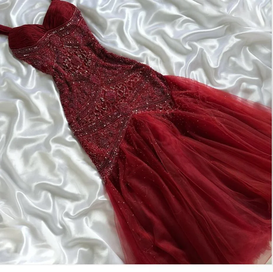 Elegantes Meerjungfrauen-Kleid aus burgunderrotem Tüll mit Perlen für Damen – langes, formelles Ballkleid zum 22. Geburtstag (AB1363)