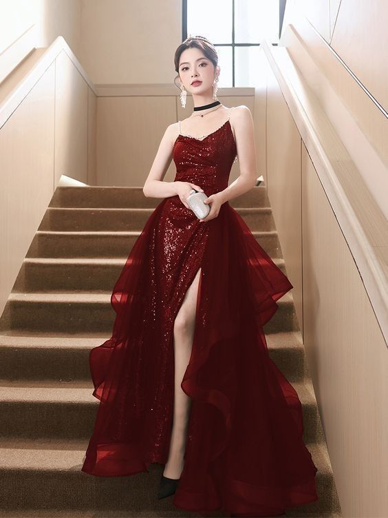 Superbe robe de bal sirène bordeaux à bretelles spaghetti et paillettes, inspiration 2026, robe de bal fendue, robe de remise de diplôme princesse B390