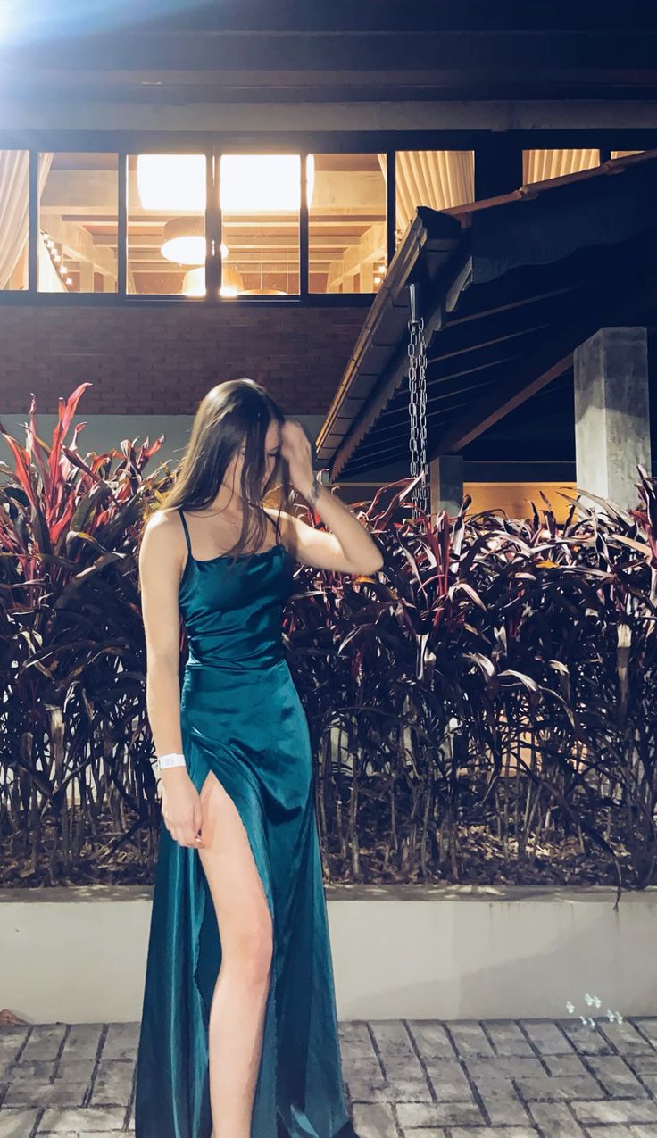 Superbe robe fourreau à bretelles spaghetti en satin vert fendue sans manches, robe de soirée princesse, robe de remise de diplôme B416