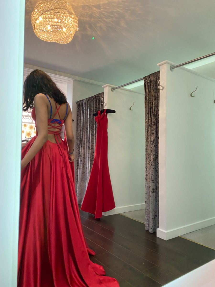 Robe de bal élégante en satin rouge, coupe trapèze, bretelles spaghetti, dos nu, longueur au sol, inspiration, robe de soirée longue, B417
