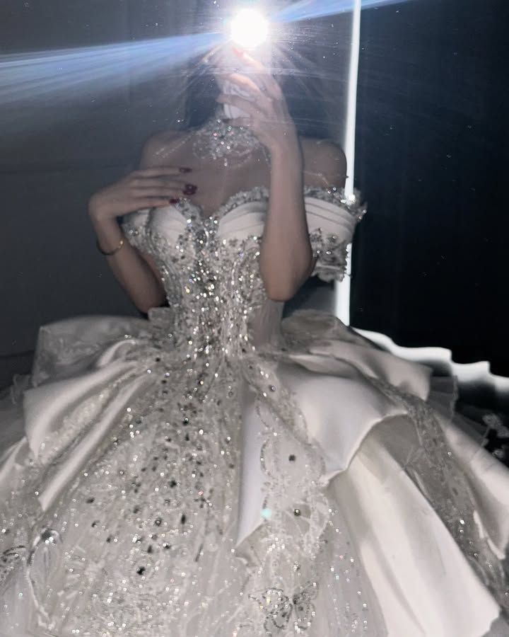 Robe de mariée longue en satin et dentelle, épaules dénudées, en tulle et paillettes, style féerique, manches courtes, B144