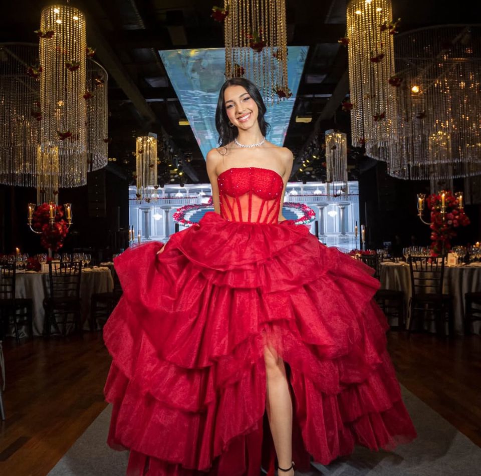 Charmante robe de bal bustier en tulle rouge, robe de bal d'inspiration princesse, robe de remise de diplôme B521